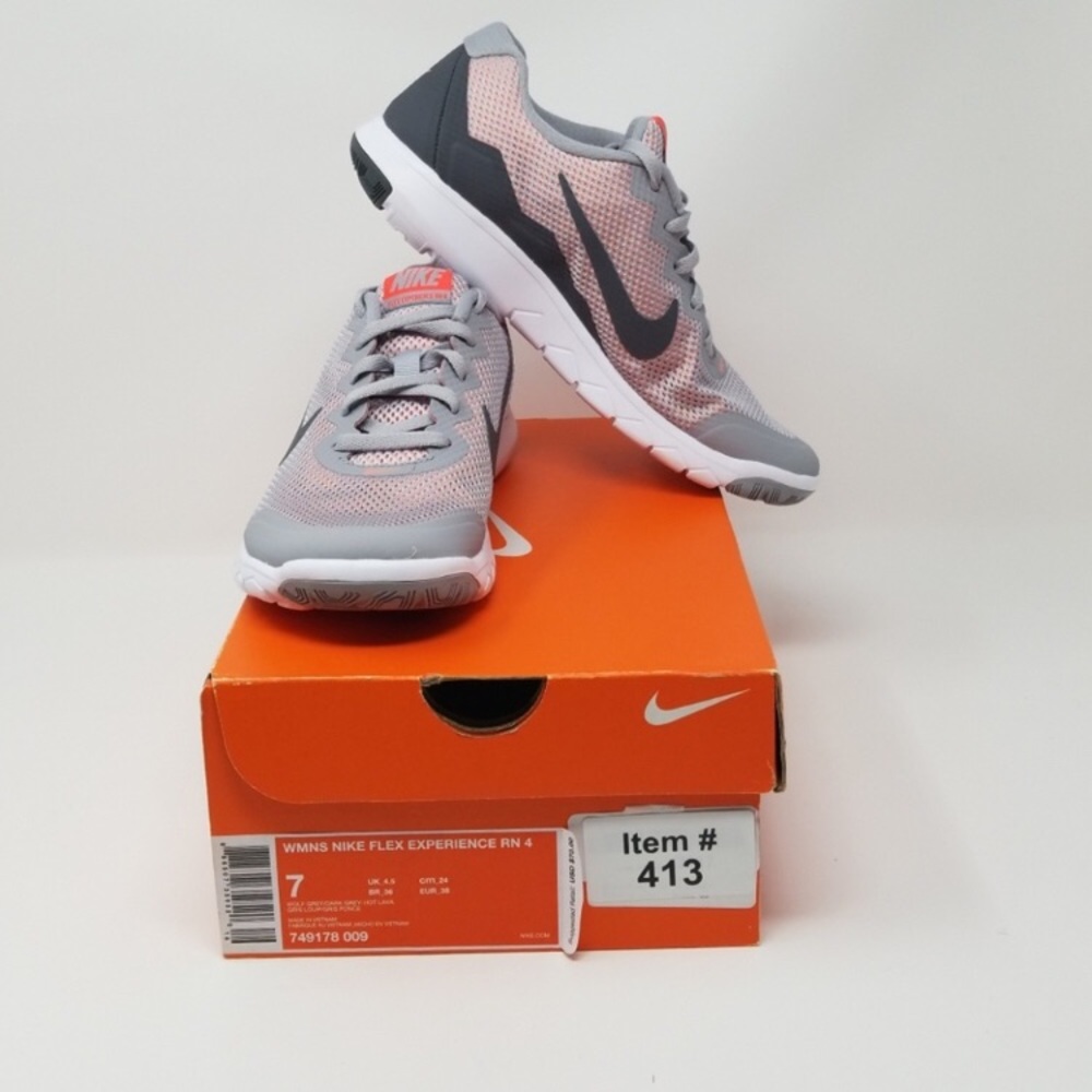 Women’s Nike Tennis Shoes